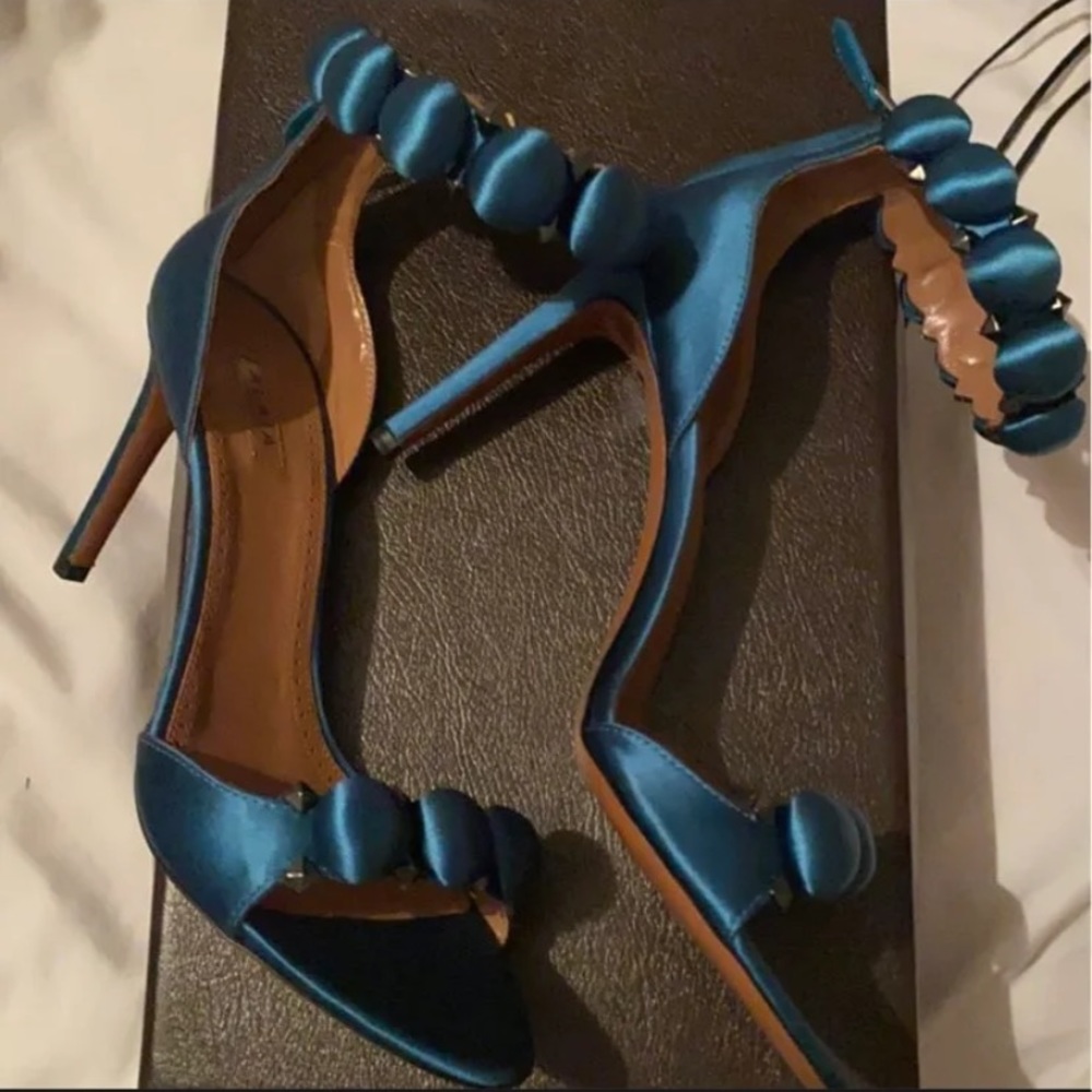 Alaia Paris Bombe Pom Pom Sandals - Picture 5 of 15